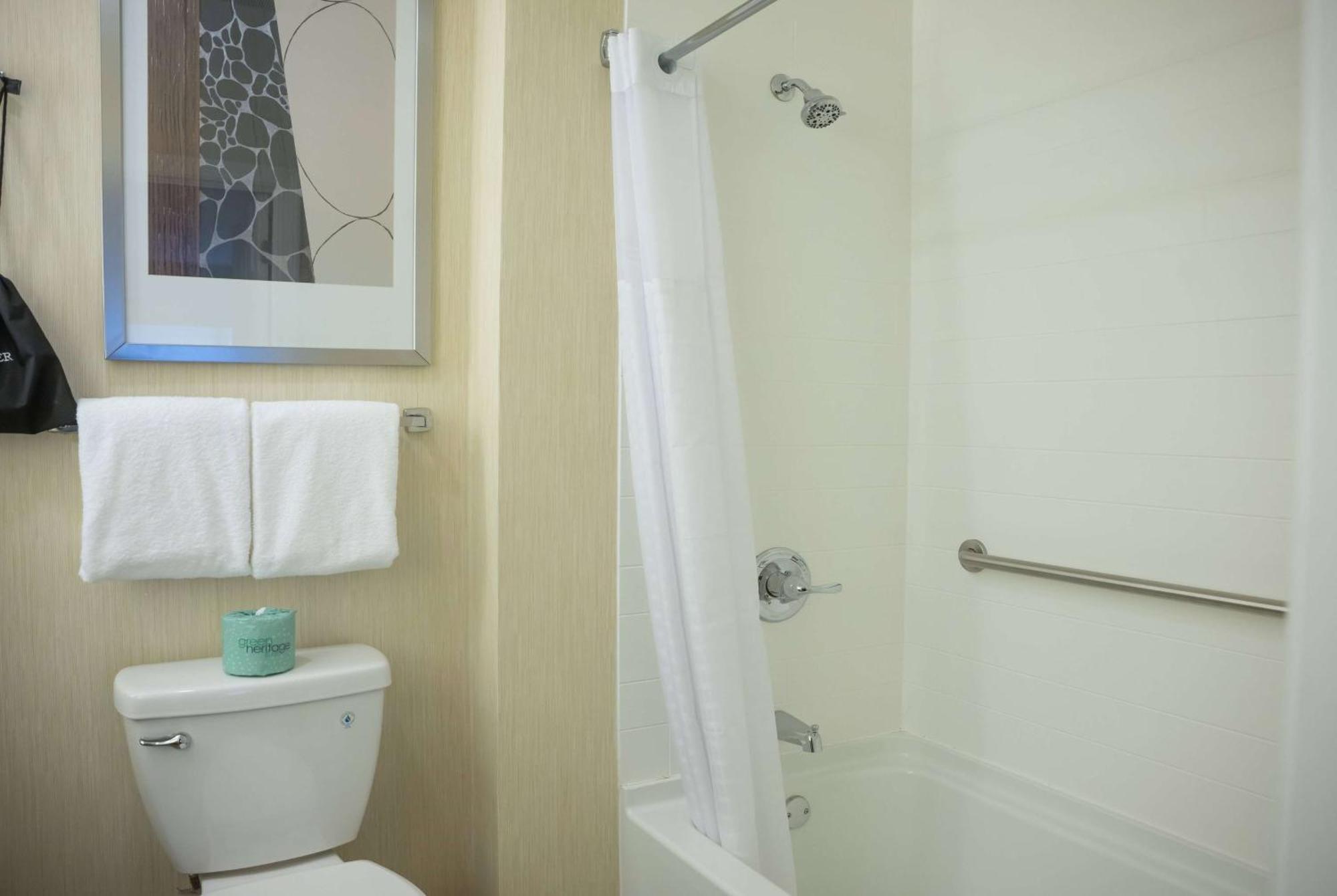 Hotel Hawthorn By Wyndham Erie