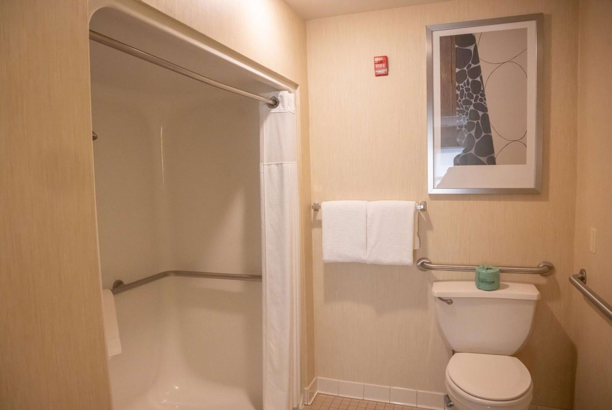 Hotel Hawthorn By Wyndham Erie 3*